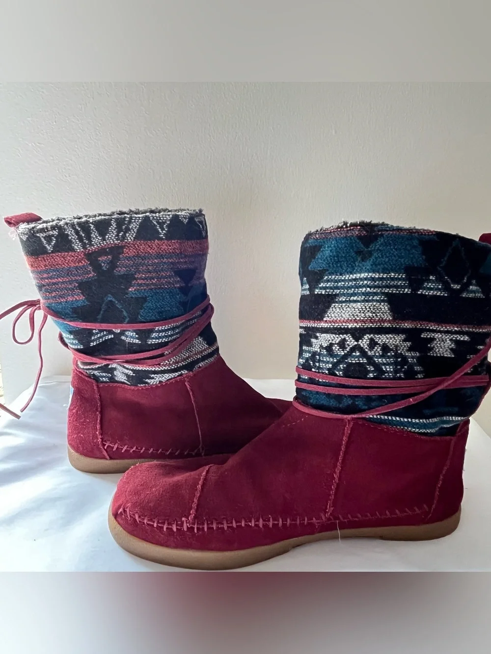 TOMS Women’s Nepal Burgundy Suede Aztec Knit Sherpa Lined Moccasin Boots Size 7